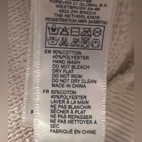 3/$25 Forever 21 Marvel Graphic Sweater L GUC - Picture 7 of 8